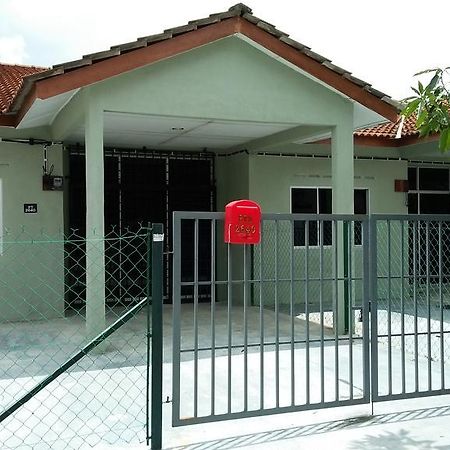 Homestay Mimie Gemas Екстериор снимка