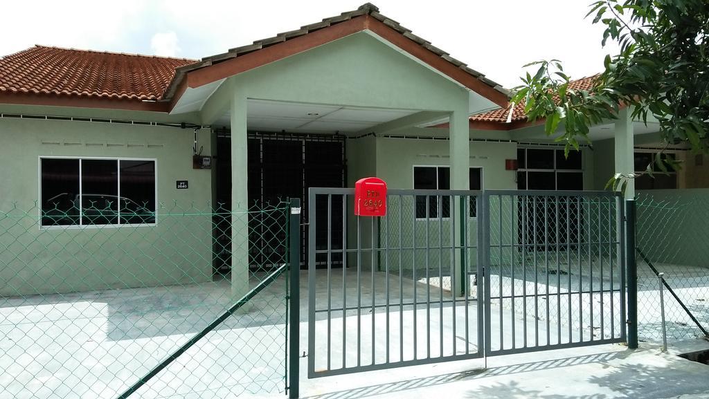 Homestay Mimie Gemas Екстериор снимка